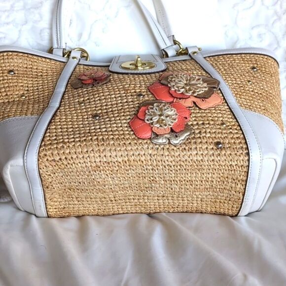 Coach Hamptons Straw Floral Applique Weekender Tote Coral/White & Wristlet NWT - Picture 4 of 17